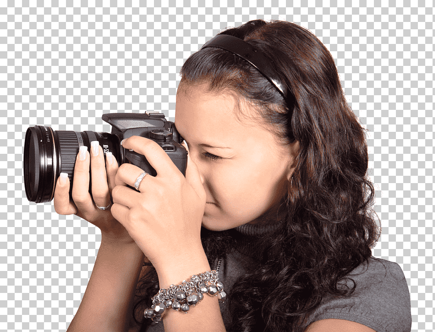 La Niña Toma Una Foto Con La Cámara Digital Imagen de archivo