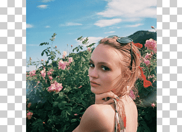 lily-rose depp chanel no. 5 perfume de coco, johnny depp, famosos, accesorio para el cabello, perfume png